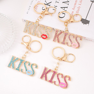 Portachiavi con Lettere KISS in Strass per Donne, Charm per Borse, Anello Portachiavi per Auto, Ciondolo Regalo - Product Image 1