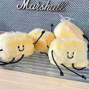 CustomPlushMaker Muñeco de Peluche de Mantequilla Suave, Pequeño y Adorable, Bordado con Diseño de Cumpleaños, Hecho a Mano, Venta al por Mayor, Colgante para Mochila y Llavero - Product Image 4