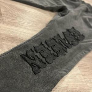 ผู้ผลิตเสื้อฮู้ดดี้คุณภาพสูงแบบสั่งทำพิเศษ ลวดลายปักโลโก้ ทรงโอเวอร์ไซส์ ลุคทำสีแบบ Distressed Acid Wash - Product Image 4