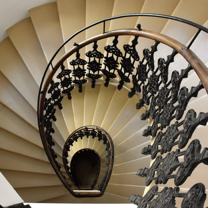 Escalier en colimaçon intérieur robuste Prima, structure composite bois-acier pour villa, intérieur résidentiel - Product Image 2