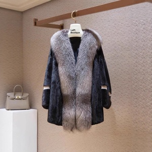 Poncho Invernale 2025 in Velluto e Pelliccia di <span class=keywords><strong>Visone</strong></span> Importato, Lunghezza Media, con Collo in Pelliccia di Volpe e Maniche a Pipistrello per Donna, <span class=keywords><strong>Visone</strong></span> Intero - Product Image 2