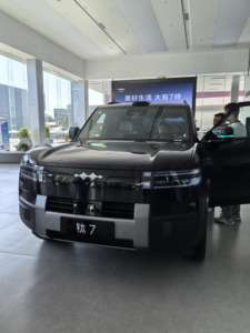 BYD Formula Leopard 7 SUV grande BYD Leopard Titanium 7 Plug-In Hybrid 1,5 T Leopard 7 2026 Coche nuevo recién exportado a <span class=keywords><strong>Dubai</strong></span> - Product Image 3