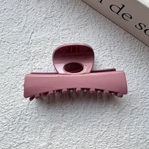 กิ๊บหนีบผมพลาสติกสีพื้นแบบเกาหลี กิ๊บหนีบผมครึ่งหัว ขนาดกลาง เงางาม รูปทรงฉลาม สำหรับผู้หญิงผมบาง - Product Image 3