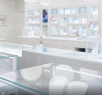 Comptoir à bijoux blanc personnalisable GZowin, base en MDF avec verre trempé, éclairage LED, haute qualité, facile à nettoyer, pour les magasins de détail, luxe
