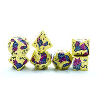 Ensemble de dés en métal doré polyédrique Dnd 16 mm D6 dés personnalisés avec un design de chat bleu et violet, couleurs assorties, jeux de table Dnd Rpg