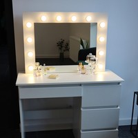 Prix bas Vintage moderne rond 3 voies miroir tiroir large mode coiffeuse blanc vanité maquillage avec tabouret