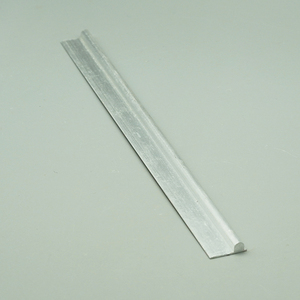 <span class=keywords><strong>Rail</strong></span> inférieur en aluminium de qualité industrielle <span class=keywords><strong>pour</strong></span> volets et portes, guide de glissement durable et lisse, fixation facile par vis, <span class=keywords><strong>pour</strong></span> une décoration optimale des volets. - Product Image 1