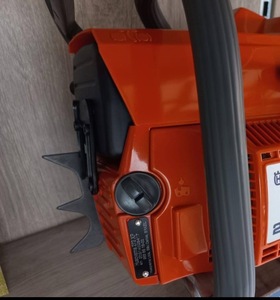 Professional HUSQ272/272XP 72cc Gasoline 20/24in Bar Chainsaw Heavy Duty Two Stroke Petrol Chainsaw for Cutting Wood - Product Image 3