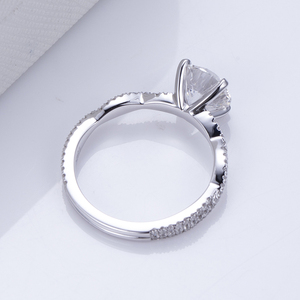 แหวนเพชรทรงกลมทองคำขาว 18K รุ่น MSR-1372 จาก Messi Jewelry สำหรับผู้หญิง - Product Image 3