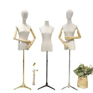 Tessuto personalizzato modello femminile metà corpo 3D fotografia maniquies con oggetti di scena scavati