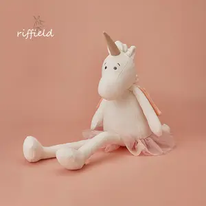 Kanatları ile pembe Unicorn melek oyuncak