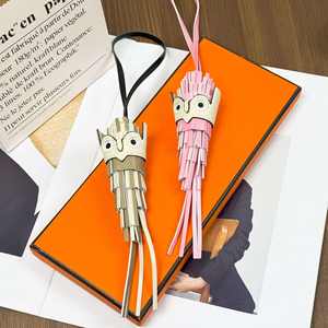 Llavero de cuero PU con diseño de búho y borla, elegante colgante para bolso, llavero de alta calidad, regalo perfecto para damas y amigas - Product Image 3