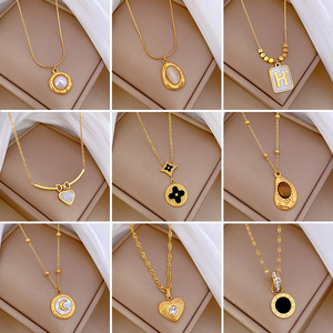 Collar de Cadena de Bambú Estilo Instagram con Amuleto de la Suerte de Planta de Cobre, Minimalista y Moderno, Unisex, de Acero de Titanio - Product Image 3