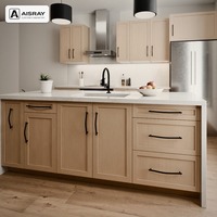Meuble de cuisine avec îlot, portes en chêne blanc style Shaker, dimensions personnalisées, boîtes de rangement en contreplaqué et rangement coulissant
