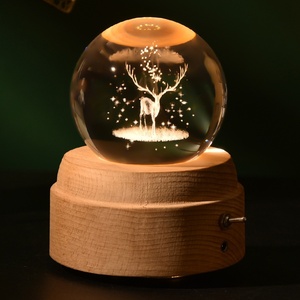 Boîte à musique en cristal transparente 3D sculptée en relief, écologique, thème amour gravé, cadeau de Noël Xinyu - Product Image 6