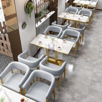 Ensemble de Banquettes de Restaurant Personnalisées, Table à Manger Plateau Marbre et Canapé Chaise Dorés pour Mobilier de Cafétéria