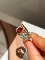 18K Gold Labor-gezüchteter Rubinring in Herzform, Edelsteinband als Geschenk für Abschlussfeier, Alltag, Damengeschenk, nur hochwertige Qualität.