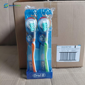 Brosse à dents Oral-B Easy Clean Ultra Soft Charcoal Handle, taille standard – Soin des dents blanchissant et antibactérien, emballage blister - Product Image 3