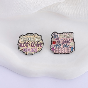 Citazioni colorate che dicono spilla va bene non essere Ok distintivi divertenti con scritta in morbido smalto spille regalo per bambini amici - Product Image 3