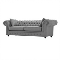 Canapé Chesterfield traditionnel en tissu capitonné trois places avec structure en bois massif pour villa, appartement et hôtel – Ensemble de meubles de salon