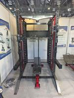 Machine Smith tout-en-un avec banc de musculation réglable pour squats, rack de musculation multifonction, combo croisé de câbles intégré, robuste