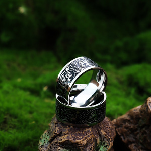 Bague en acier inoxydable Viking Arbre de Vie unisexe, design gravé noir, bijoux pour hommes et femmes - Product Image 3