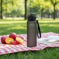 Bouteille d'eau sport en Tritan de qualité alimentaire, personnalisable, pour camping et extérieur, design minimaliste à pression, capacité 560 ml, avec corde, pour adultes en voyage