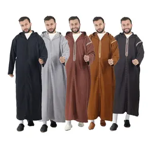9126 도매 사용자 정의 하이 퀄리티 thobe 남성 caftan abayas에 대한 이슬람 사우디 이슬람 옷 따뜻한 이슬람 남성 천 야외