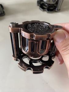 Jeu de dés polyédriques en métal, 7 dés, avec conteneur cylindrique rotatif pour revolver, style cyberpunk, objet de collection, thème D&D, science-fiction, guerre et criminalité - Product Image 3