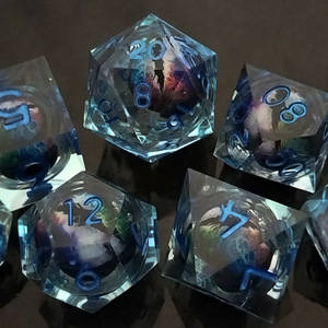 Venta al por mayor de dados poliédricos de resina personalizados con núcleo líquido, ecológicos y tallados, para juegos de rol de <span class=keywords><strong>Dungeons</strong></span> & Dragons (D20, D12, D10, D8, D6, D4) - Product Image 3