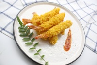 Produits de la mer surgelés semi-finis, crevettes pré-frites enveloppées de maïs, fabriquées avec des crevettes fraîches pour la restauration