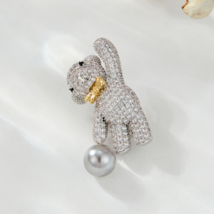 Little Bear Brooch Zircon Gray Pearl Inlay Zinc Alloy Unisex Animal Corsage Pin Gift - Product Image 4