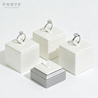 Ensemble de présentoirs de bijoux personnalisés de marque FORTE, présentoir de luxe pour montres et boucles d'oreilles