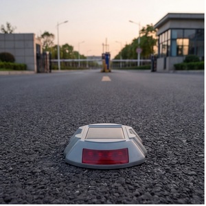 Marcador Reflectante <span class=keywords><strong>de</strong></span> Límite <span class=keywords><strong>de</strong></span> Tráfico IP68 Solar Tipo Herradura para Guía <span class=keywords><strong>de</strong></span> Vías y Caminos en Resorts - Product Image 1