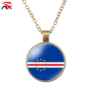 Colliers en alliage métallique avec drapeau du <span class=keywords><strong>Cap</strong></span>-<span class=keywords><strong>Vert</strong></span>, pendentifs du <span class=keywords><strong>Cap</strong></span>-<span class=keywords><strong>Vert</strong></span>, produits pour les fans <span class=keywords><strong>de</strong></span> football 2026 - Product Image 1