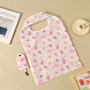 Bolsa de Compras Plegable Personalizable de Poliéster 210D RPET Ecológica, con Diseño Geométrico y Logotipo, Reutilizable para Viajes - Product Image 4