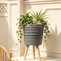 Jardinières modernes en fibre de verre légère, pots à fleurs hauts avec base trépied en bois pour l'extérieur et le jardin domestique