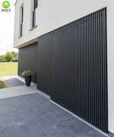 Porte de garage électrique en aluminium invisible avec grille, installation réussie