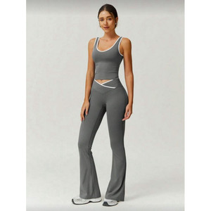 Conjunto de Leggings Cortos Bi Cross Flare para Mujer, Ropa Deportiva para Yoga y Fitness, Cintura Alta, Elásticos, Sin Costuras, con Ribete Blanco y Negro - Product Image 4