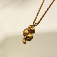Collier de serpent serpent irrégulier de vague torsadée géométrique à la mode Collier de ruban en acier inoxydable plaqué or 18 carats Collier abstrait