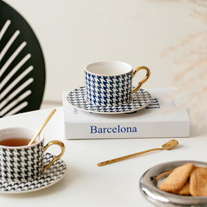 Ensemble de tasses et de soucoupes à café et à thé en céramique de style européen avec bordure dorée et motif de chat de dessin animé, durable, résistant à la chaleur, boîte cadeau - Product Image 4