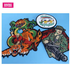 Écusson brodé en <span class=keywords><strong>feutre</strong></span> perlé avec logo personnalisé OEM en gros W10, grand patch brodé avec paillettes, à repasser/à coudre, pour vêtements, chapeaux, résine - Product Image 2