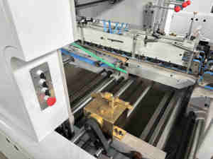 Pegamento frío 4 6 Máquina plegable de esquina para cartón corrugado Bloqueo automático de choque Carpeta inferior Encoladora Caja Embalaje - Product Image 5