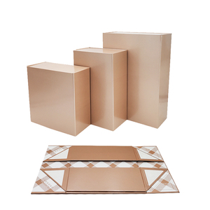 Caja de regalo plegable de cartón de lujo, color rosa mate, con cierre magnético. - Product Image 1