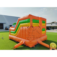 Château gonflable commercial en PVC sur le thème du safari animalier avec toboggan intégré pour enfants de 3 à 12 ans, idéal pour les jardins.