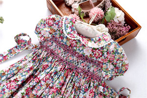 OEM-<span class=keywords><strong>Vestidos</strong></span> abombados para niñas pequeñas, <span class=keywords><strong>vestidos</strong></span> florales de flores hechos a mano de satén de algodón, ropa para niños ahumados al por mayor - Product Image 3