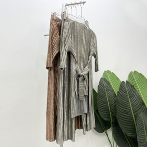 Miyake – T-shirt plissé deux pièces à manches mi-longues pour femme, haut, pantalon ample, nœud papillon, ensemble décontracté de créateur Original - Product Image 5