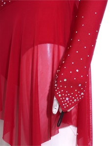 Robe de patinage artistique pour femme, ornée de strass, corsage froncé, jupe à volants, manches longues en maille transparente, pour compétition et performance, personnalisable - Product Image 4