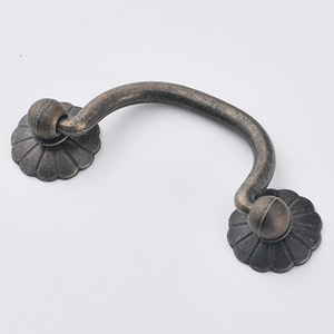 Tirador de cajón de aleación de zinc duradero estilo chino, forma de anillo, chapado en bronce, para muebles, espaciado entre orificios de 62 mm - Product Image 2