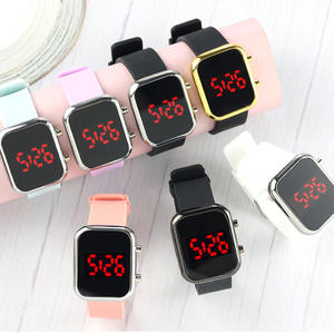 Nouvelle montre sport numérique LED unisexe, montre-bracelet tendance avec boîtier carré en alliage, résistante à l'eau 3BAR, bracelet en silicone - Cadeau - Product Image 4
